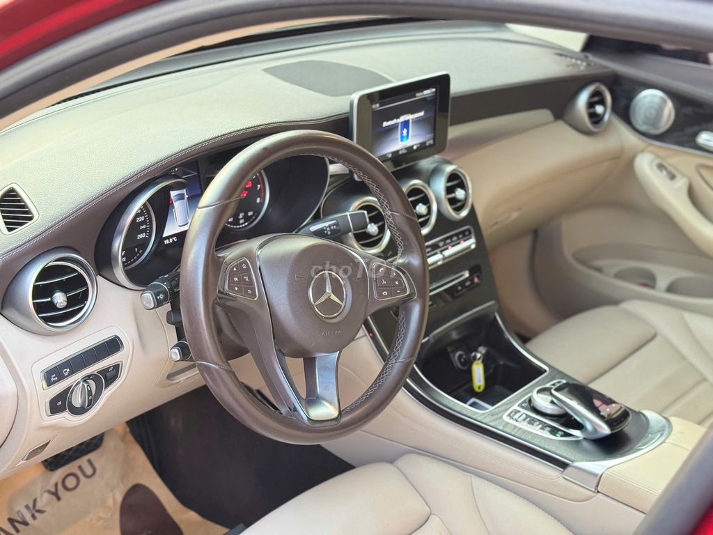 Mercedes GLC300 2018 model 2019 màu đỏ. Mua bán Ô tô tại Quận Thanh Xuân Hà Nội được đăng bởi Nguyễn Tuấn Hoàng hình 12