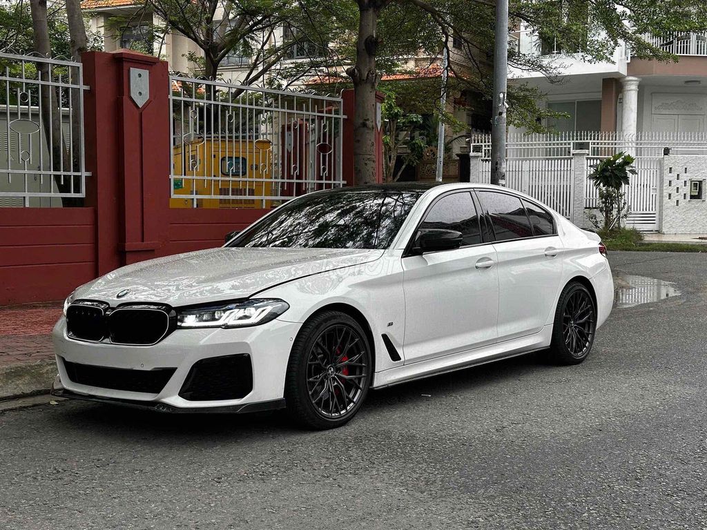 BMW 5 Series 2022 - 37000 km. Mua bán Ô tô tại Quận 7 Tp Hồ Chí Minh được đăng bởi Khánh Vi hình 3