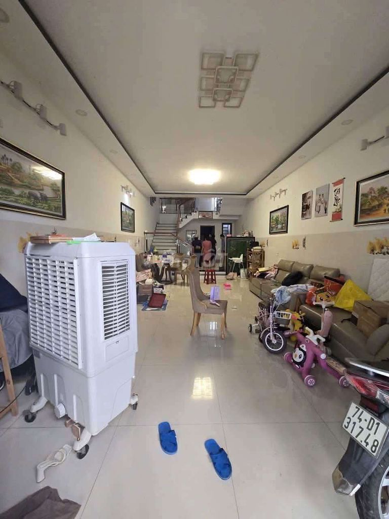 Live-and-work house with 3 bedrooms in Hòa Xuân — photo 1