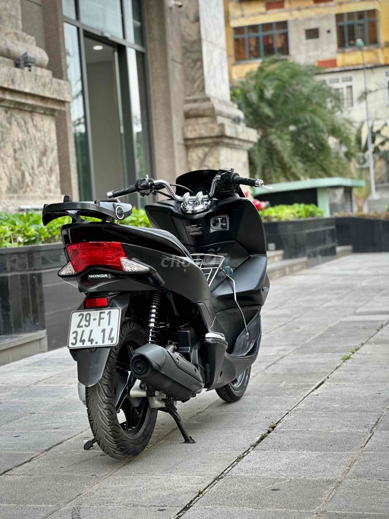 Pcx đen nhám Smartkey sang trọng bền bỉ 29F1. Mua bán Xe máy tại Quận Ba Đình Hà Nội được đăng bởi Xe Máy Nam Thi hình 4