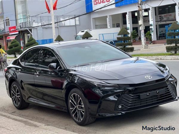 Toyota Camry 2.5 HEV Mid 2026