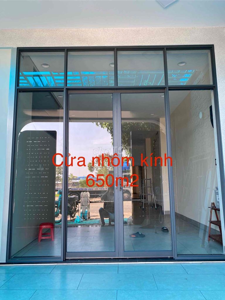 Cửa nhôm kính thi công bảo hành 2 năm. Dịch vụ tại Huyện Hóc Môn Tp Hồ Chí Minh được đăng bởi Nhôm Kính Quang Khải hình 1