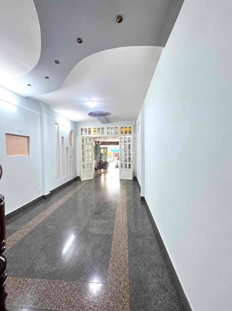 Передний дом KD 4x26 м, 2 этажа, ST (4 спальни, 4 туалета), широкий тротуар. ЧЫОНГ-ФУОКФАН
