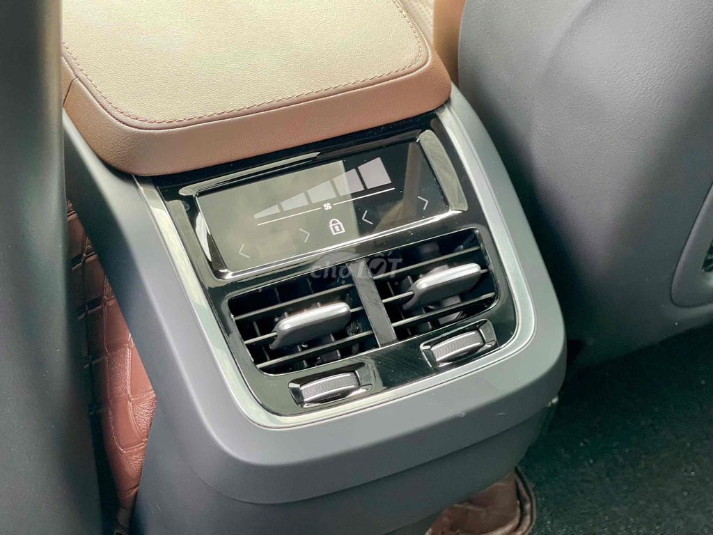 Volvo XC90 ultimate B6 Awd đen/nâu dki 2024. Mua bán Ô tô tại Quận Long Biên Hà Nội được đăng bởi Trang Gala hình 14