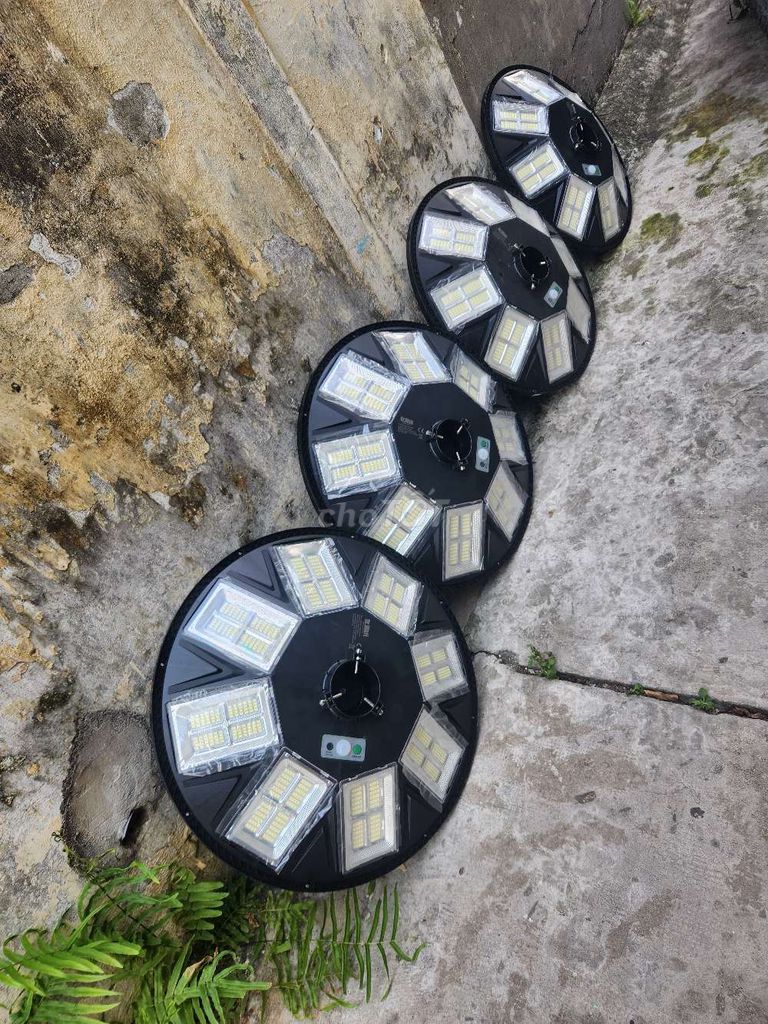 Đèn năng lượng mặt trời UFO 200W Đen. Mua bán Đèn tại Quận Ninh Kiều Cần Thơ được đăng bởi Gia Thịnh hình 1