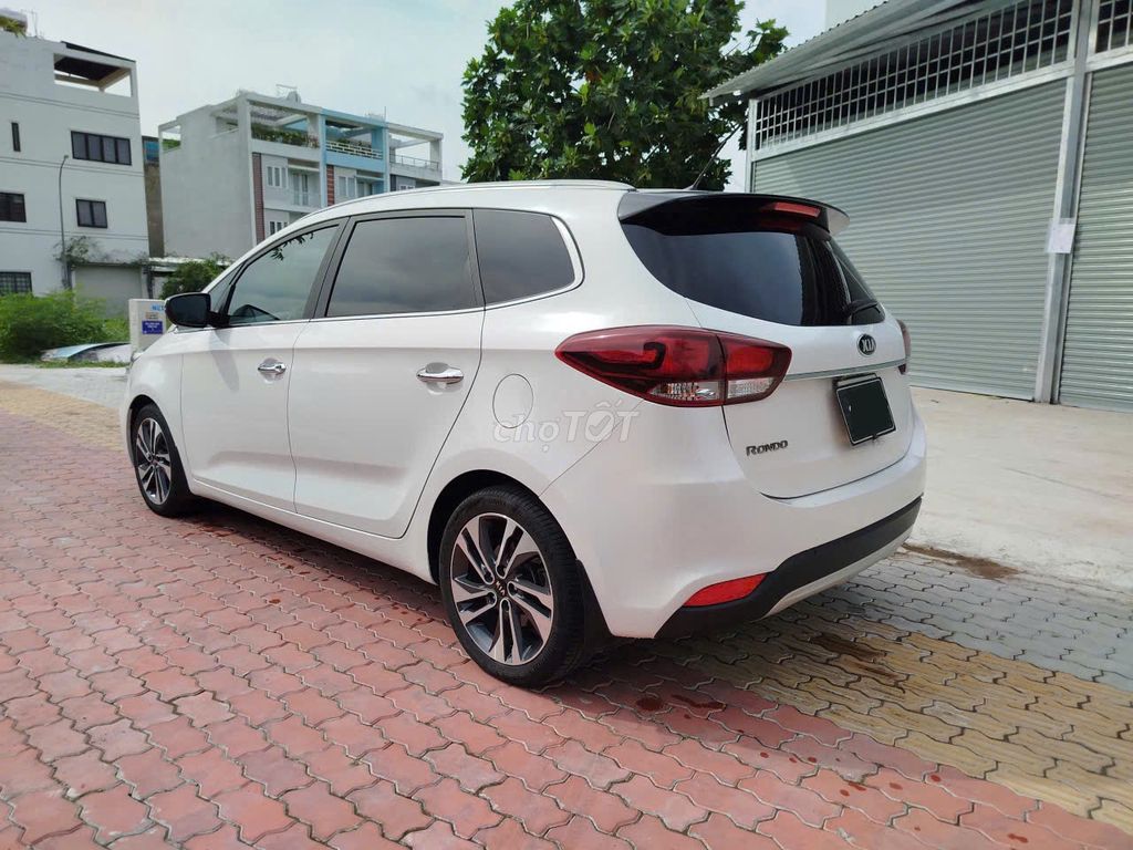 KIA Rondo 2.0 trắng 2019. Mua bán Ô tô tại Quận 1 Tp Hồ Chí Minh được đăng bởi MUA BÁN XE LƯỚT và PHỤ KIỆN XE hình 9