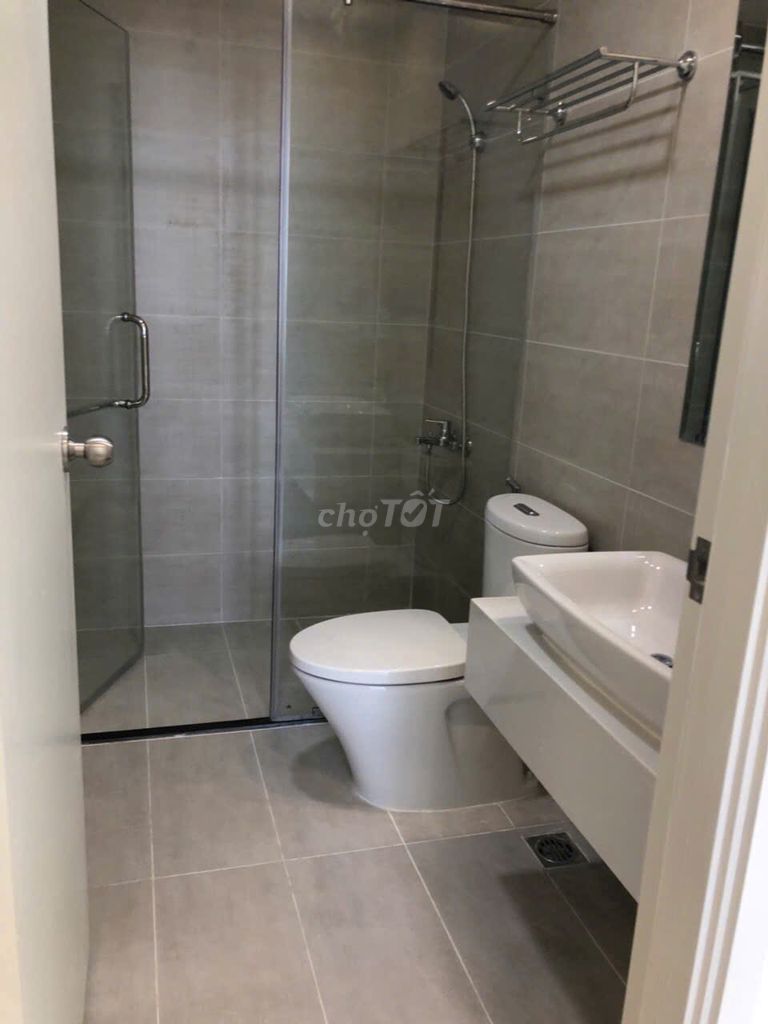 Cho Thuê CHCC Central Premium Q.8: 2PN-1WC, sẵn máy lạnh, tủ quần áo