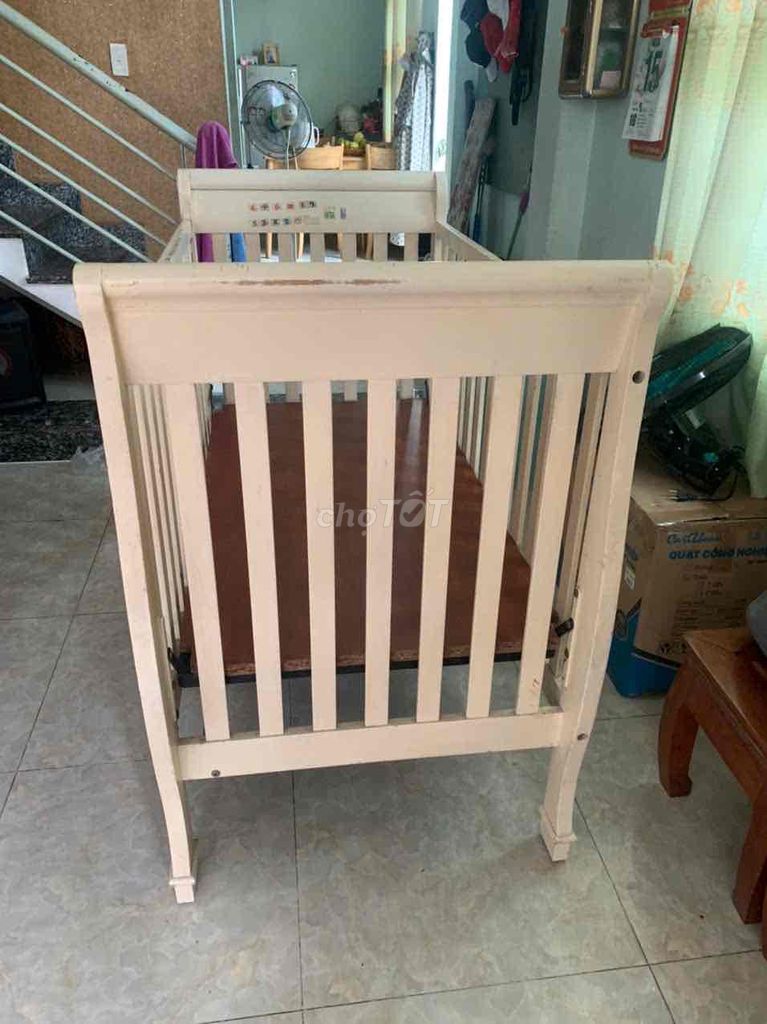 Nôi và ghế tập ăn. Mua bán Mẹ và bé tại Thành phố Thủ Dầu Một Bình Dương được đăng bởi Thanh trần hình 2