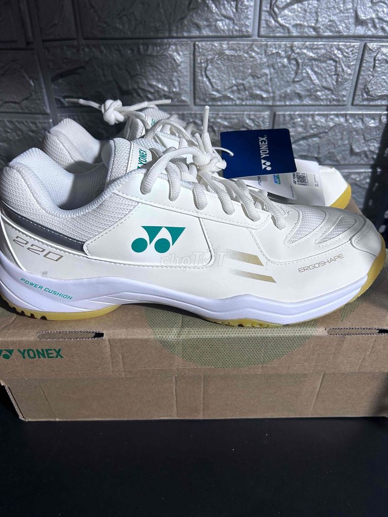 Giày cầu lông Yonex 220cr mới100%. Mua bán Giày dép tại Quận Nam Từ Liêm Hà Nội được đăng bởi Giày Cầu Lông Lướt  hình 1
