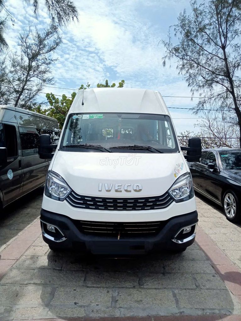 Cần bán iveco plus 19 chỗ màu trắng 2022