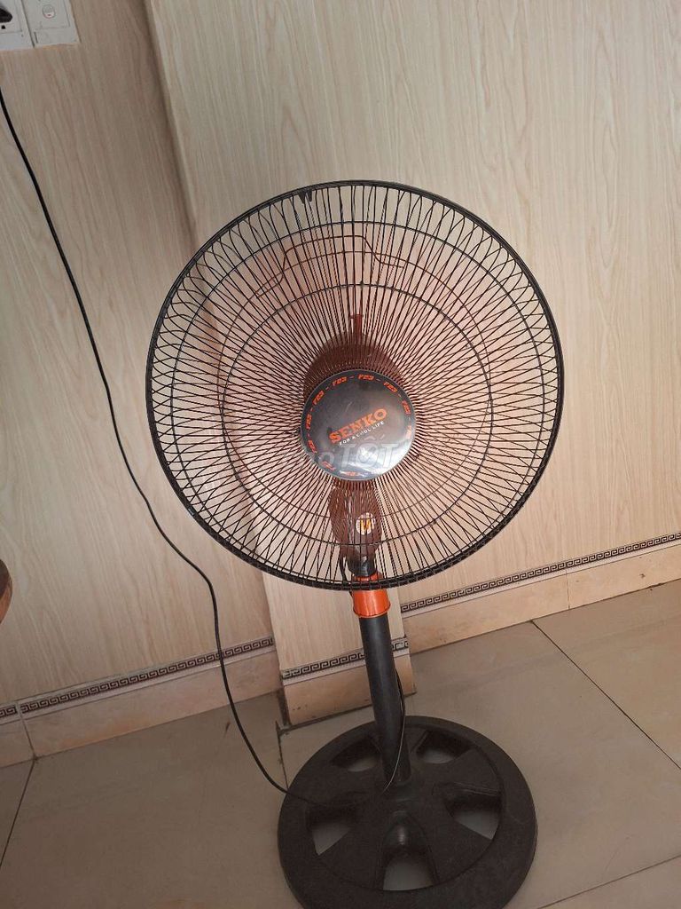 Quạt đứng Senko Đen. Mua bán Quạt tại Quận Liên Chiểu Đà Nẵng được đăng bởi Nguyêt thảo An hình 1