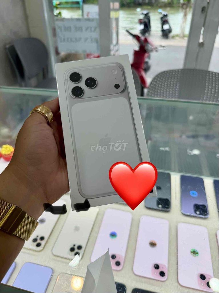iPhone 17 Pro Max 256GB Mới. Mua bán Điện thoại tại Thành phố Long Xuyên An Giang được đăng bởi Trung Black  hình 1