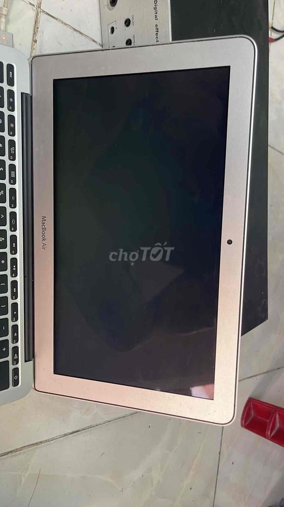 thanh lý 4 con macbook ari cuối năm