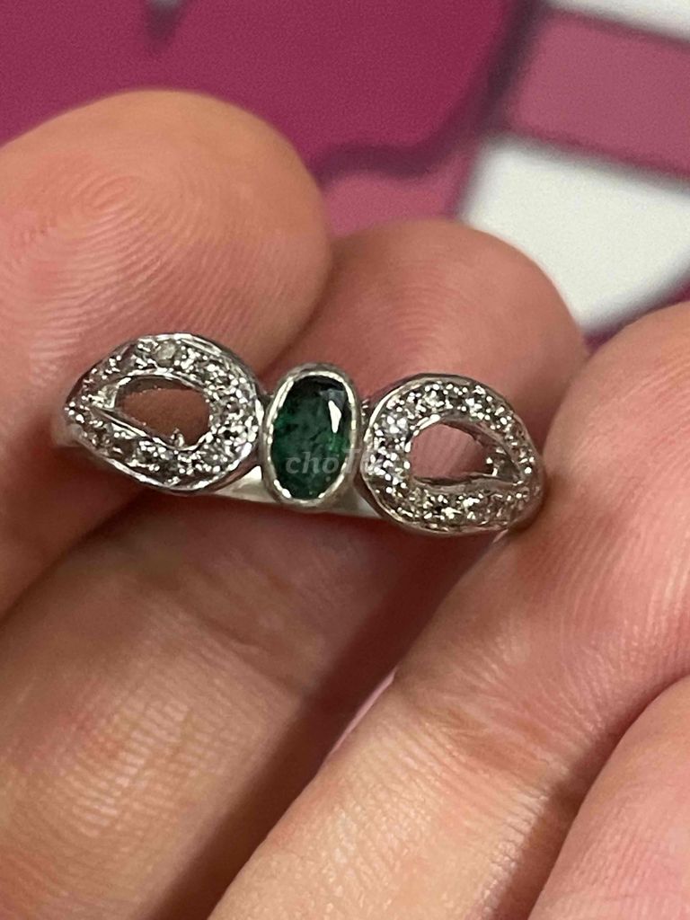 nhẫn nữ kim cương thiên nhiên và emerald