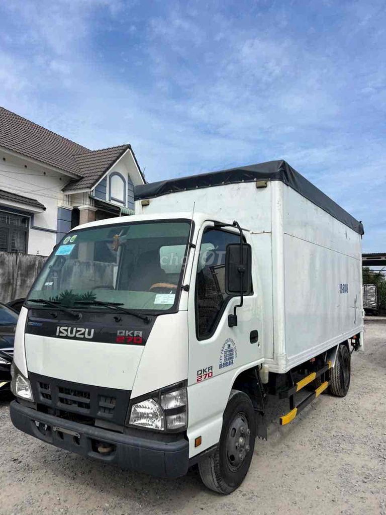 Isuzu QKR270 2019 thùng kín bửng nâng 4m3 tải 1t9