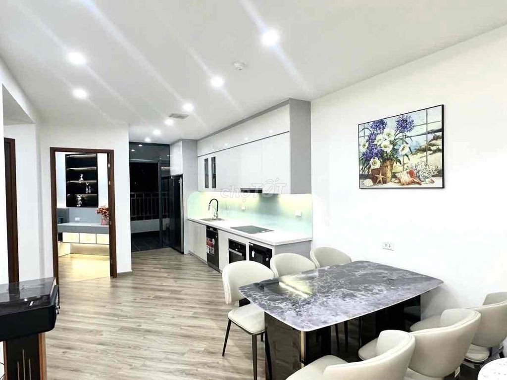 cc cho thuê chung cư 4 ngủ, mặt phố Vũ Tông Phan