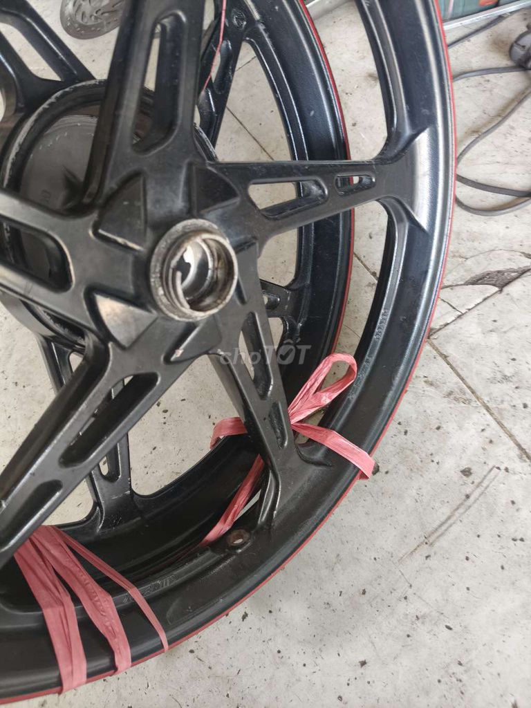 Cần bán gấp cặp mâm sirus mâm đẹp thẳng không đảo. Mua bán Phụ tùng xe tại Thành phố Thủ Dầu Một Bình Dương được đăng bởi Hoàng  hình 6