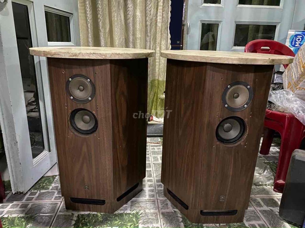 Vizuální reprezentace My Empire Casino s herními prvky