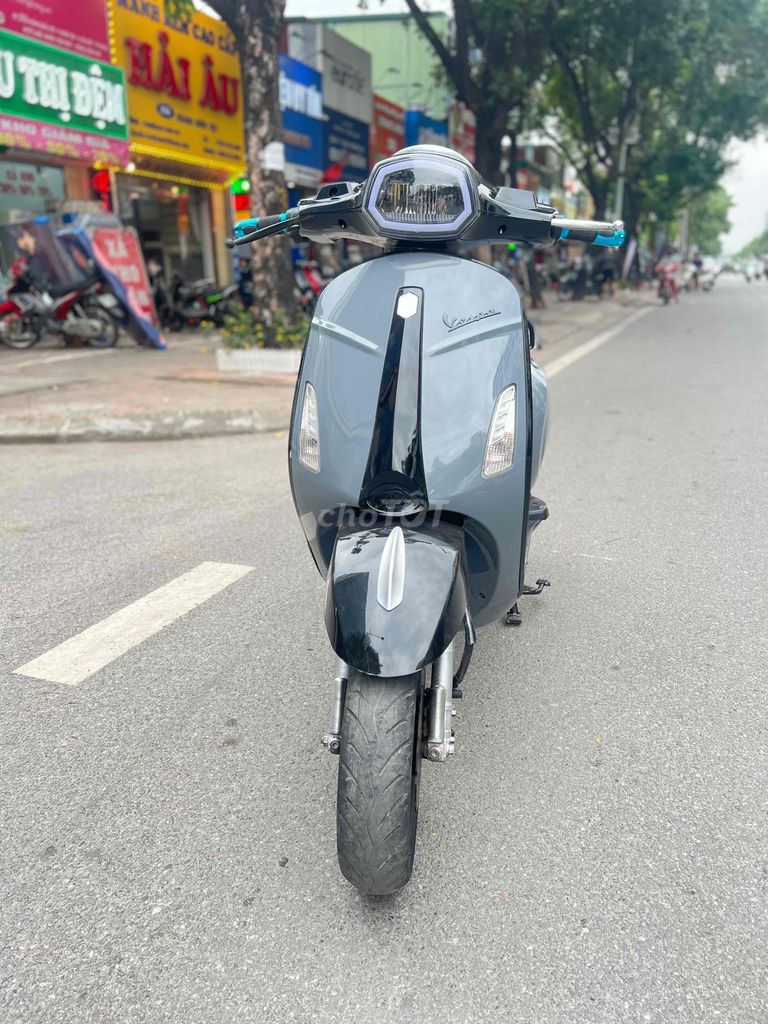 Xe điện Vespa xám đèn vuông đủ giấy tờ