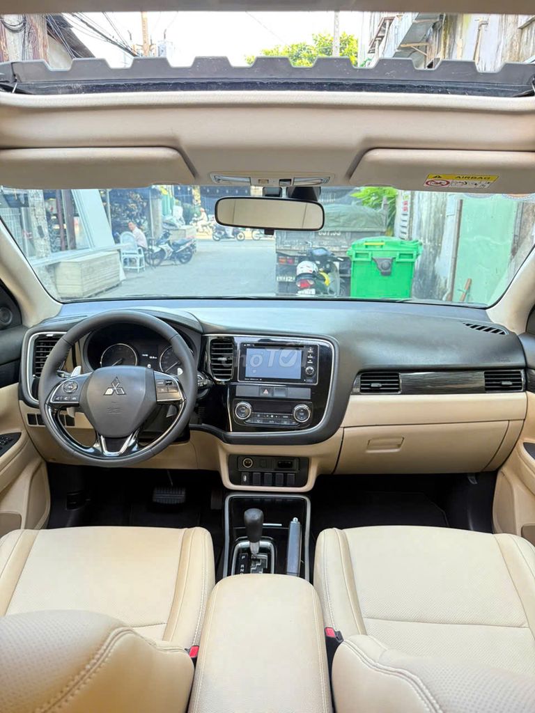Mitsubishi Outlander 2018 2.0 CVT Premium 72000km. Mua bán Ô tô tại Quận Bình Thạnh Tp Hồ Chí Minh được đăng bởi Nguyen van dat hình 10