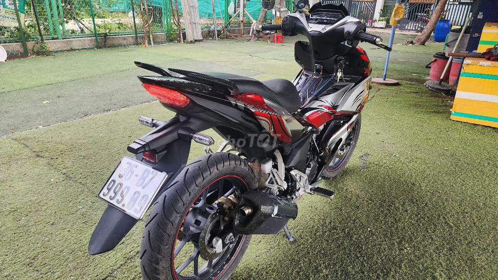 Honda Winner X 2020, красно-черная, ручная, коническая, 4 тысячи километров
