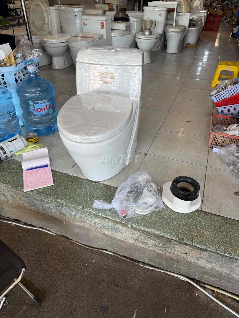 Bồn cầu Inax Sứ cao cấp Trắng. Mua bán Thiết bị vệ sinh, nhà tắm tại Thành phố Thủ Đức Tp Hồ Chí Minh được đăng bởi Đào Thắng hình 1