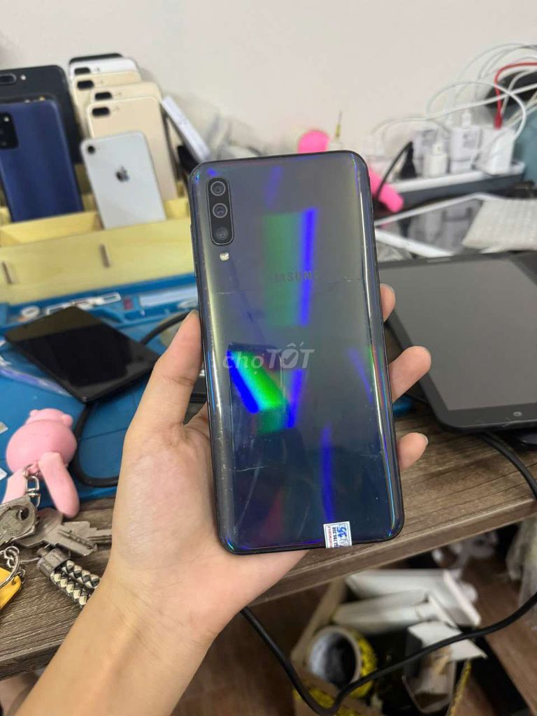 Samsung A50, 64g, sạc nhanh, mvt. Mua bán Điện thoại tại Thành phố Thủ Dầu Một Bình Dương được đăng bởi Phước Mobile hình 1