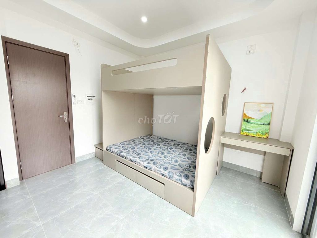 Шикарная квартира-студия 25м² с полной мебелью, стиральной машиной и балконом на Чыонг Тинь
