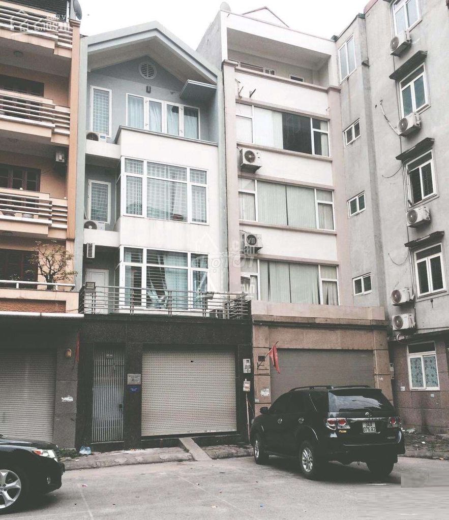 Cho thuê nhà Trung Kính, DT 70m2, 4 tầng, nhà đẹp, ô tô đỗ cửa vào nhà