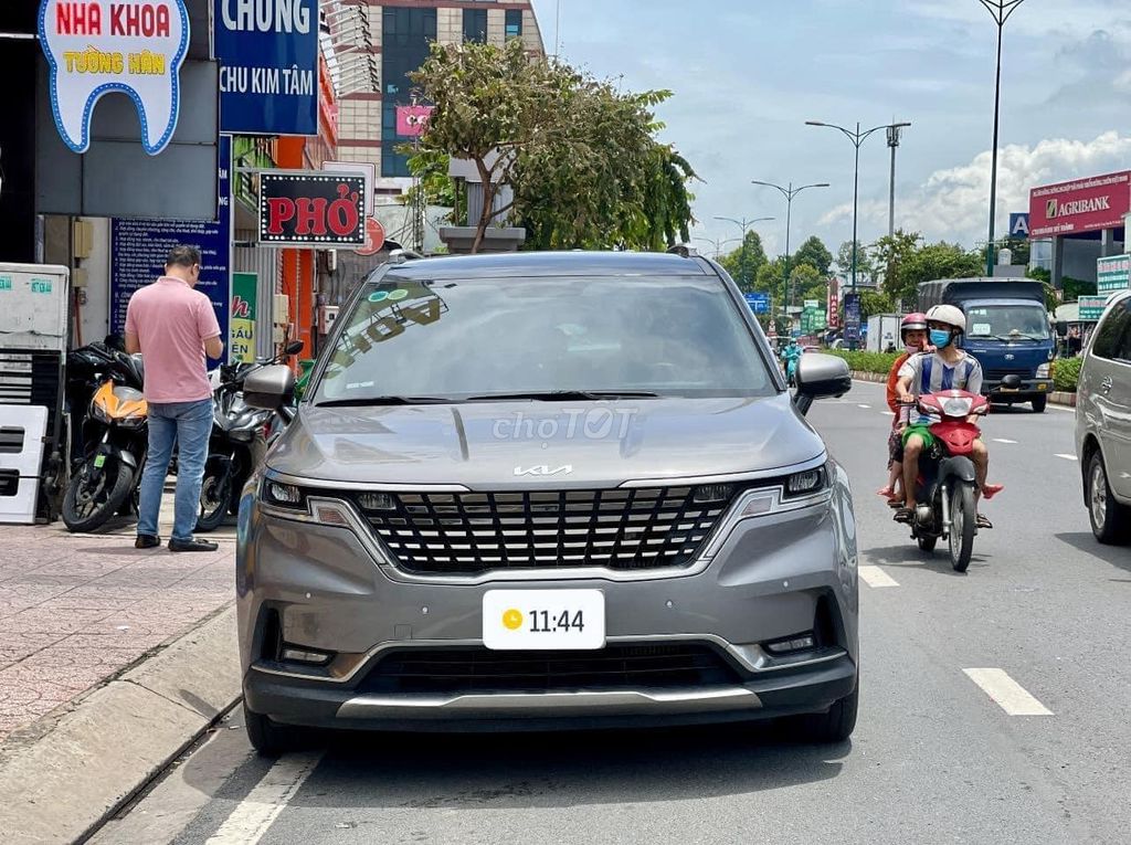 Kia Carnival Premium 2022 lướt 20000km gia đình đi