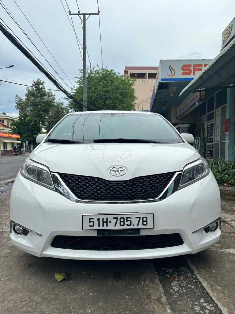Toyota Sienna 2016 3.5LE màu trắng. Mua bán Ô tô tại Thành phố Mỹ Tho Tiền Giang được đăng bởi Anh Năm hình 1