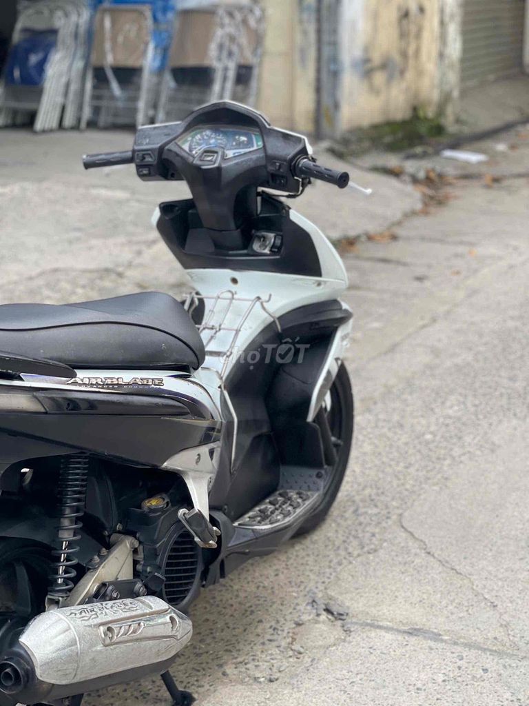 HONDA AIRBLADE 2011 xe chạy êm, còn đẹp. Mua bán Xe máy tại Quận Nam Từ Liêm Hà Nội được đăng bởi Minh Minh hình 5