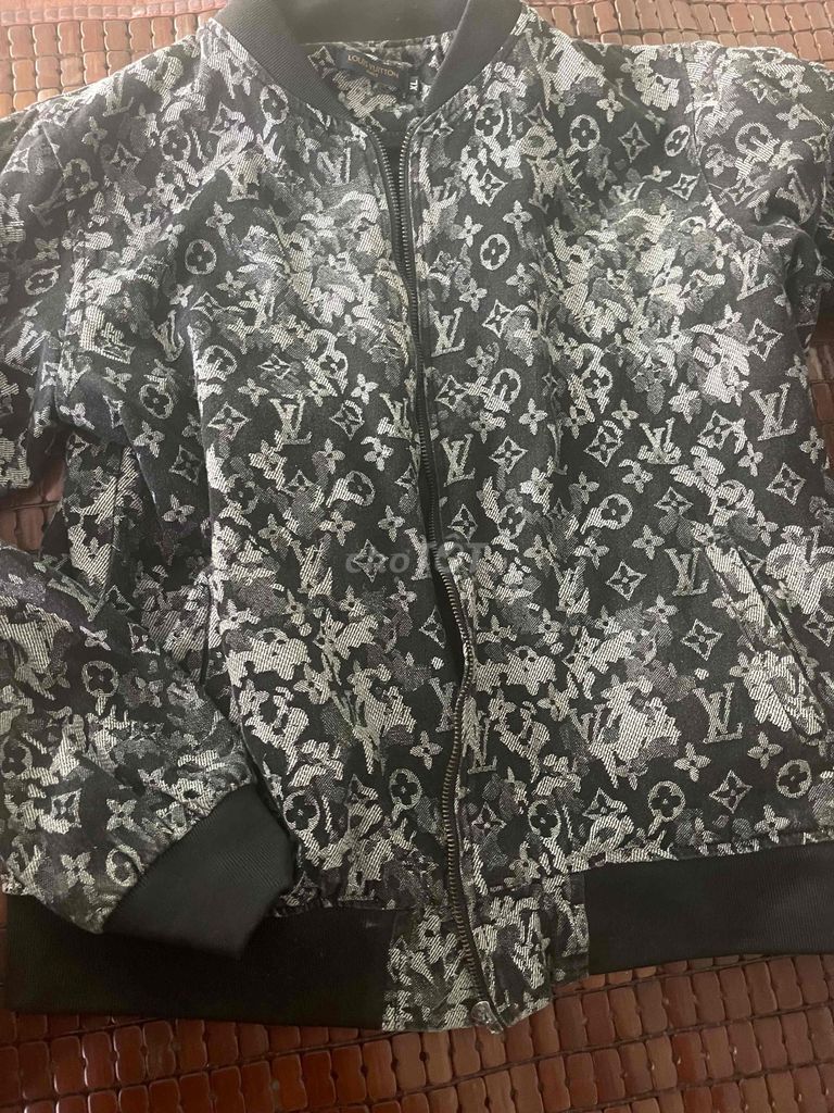Áo khoác Louis Vuitton nam XL. Mua bán Quần áo tại Huyện Hồng Dân Bạc Liêu được đăng bởi Ngo Hiếu hình 1