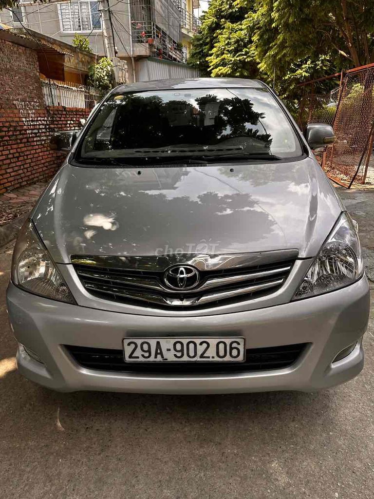 Toyota Innova V 2008 серебристый 8 мест