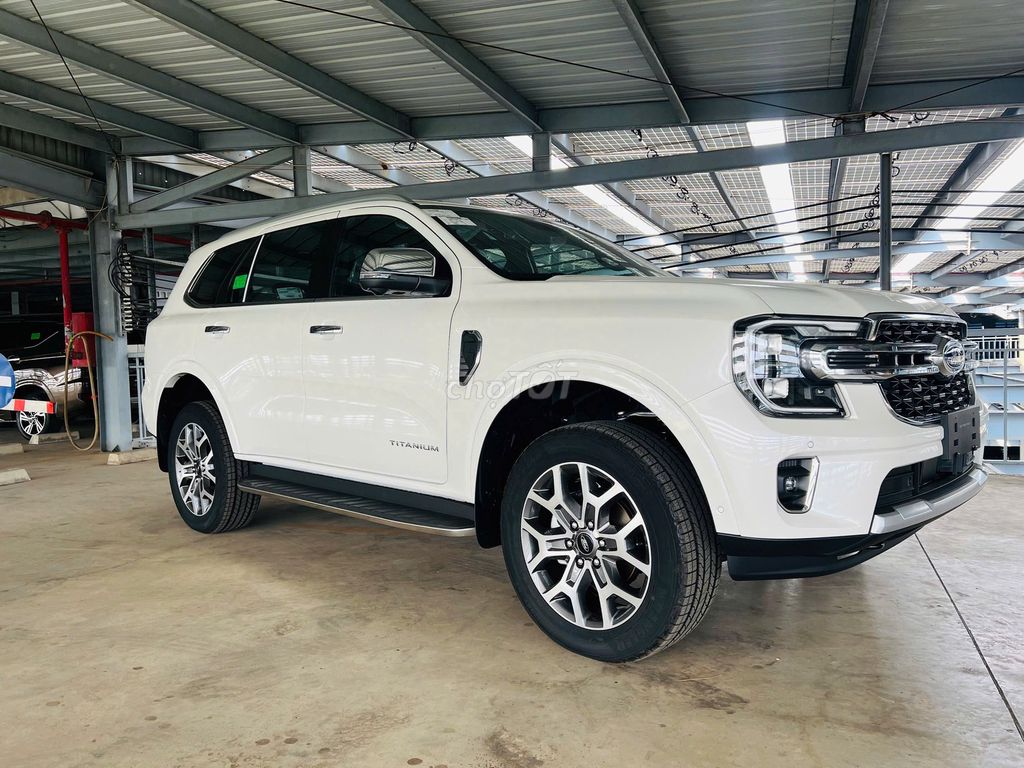Ford Everest Titanium Bi-Turbo белый 10 км