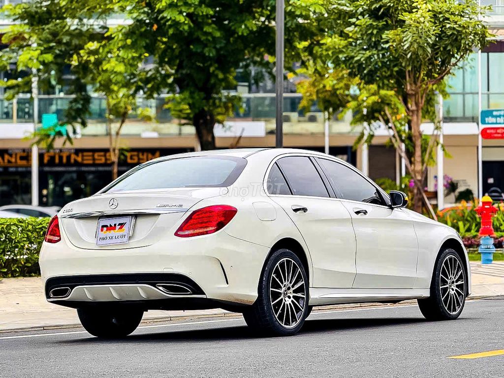 Mercedes Benz C300 AMG model 2018 Full option. Mua bán Ô tô tại Quận 7 Tp Hồ Chí Minh được đăng bởi JENNIE hình 7