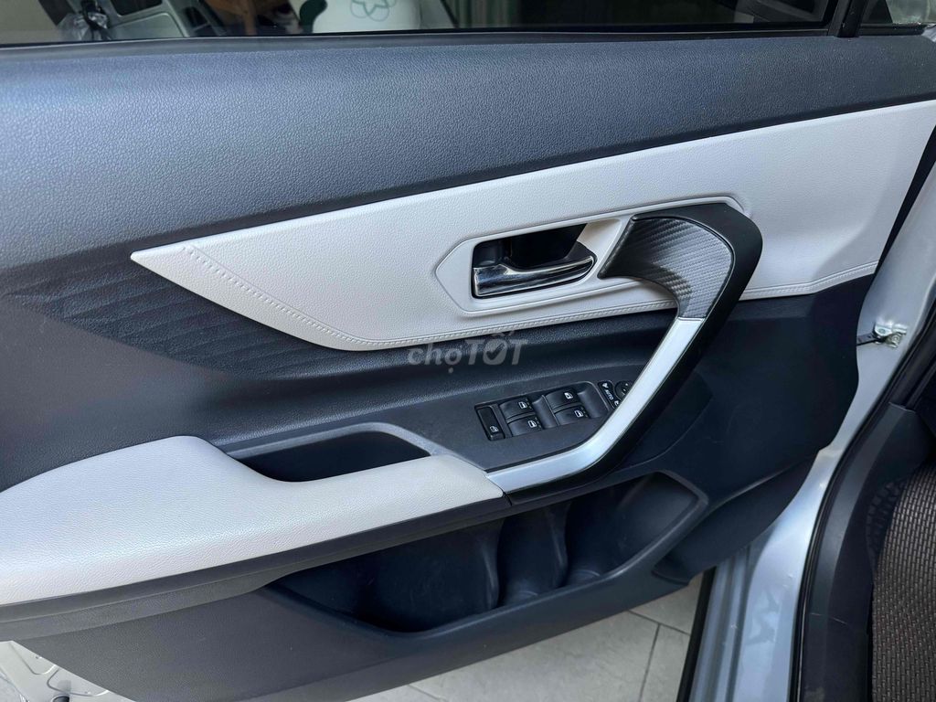 Toyota Veloz 2022 Автомат Серебристый Импортный