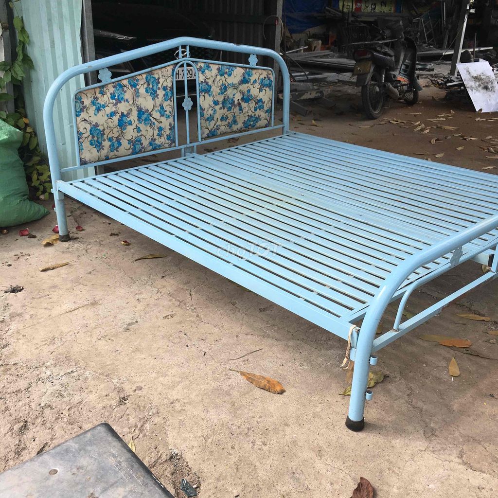 giường sắt 1m8x2m