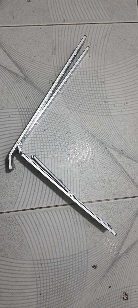 Giá đỡ iPad Kim loại Bạc. Mua bán Phụ kiện (Màn hình, Chuột...) tại Quận 3 Tp Hồ Chí Minh được đăng bởi nguyen thi lan hình 1