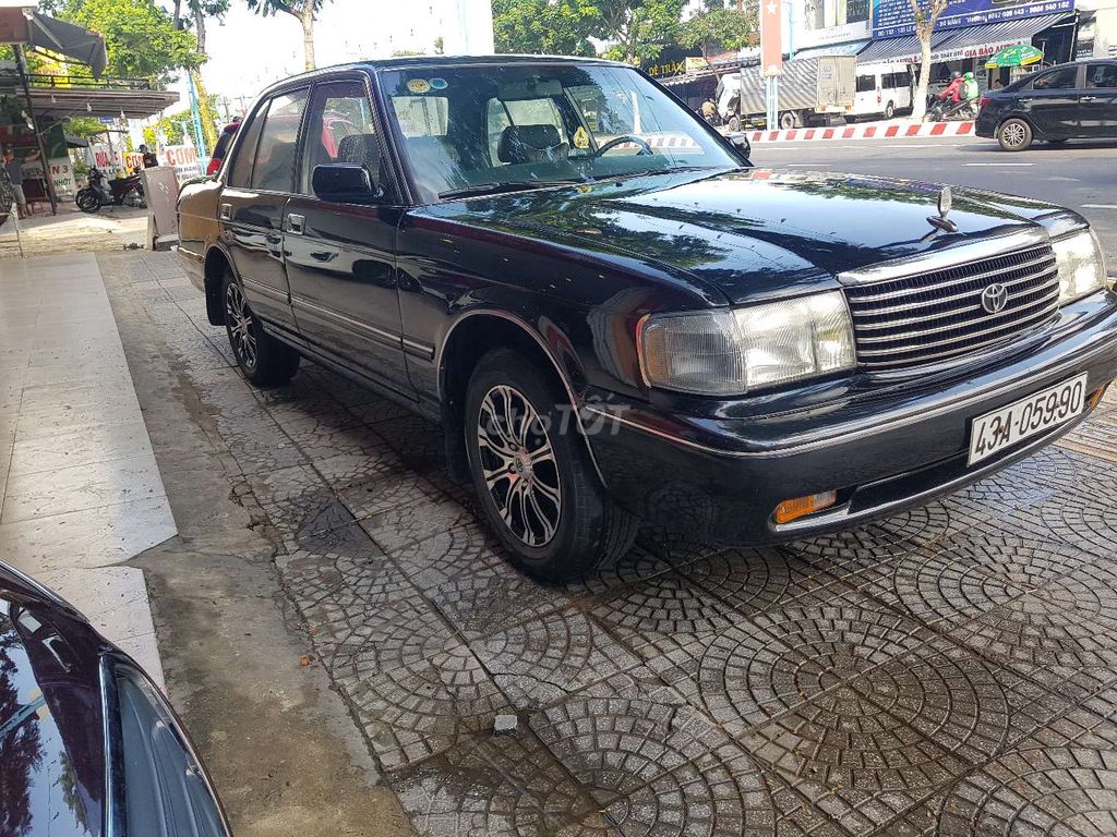 0932531122 - Toyota Crown 1992 nhập Nhật Số sàn