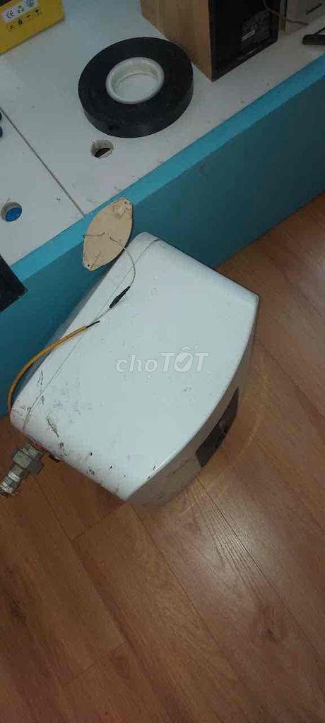Bình nóng lạnh Ariston 20L đã sử dụng. Mua bán Thiết bị vệ sinh, nhà tắm tại Quận Hoàng Mai Hà Nội được đăng bởi lê văn cường hình 1