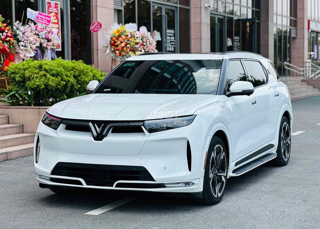 VinFast VF9 Plus 2025 Trắng 6 chỗ 20000 km