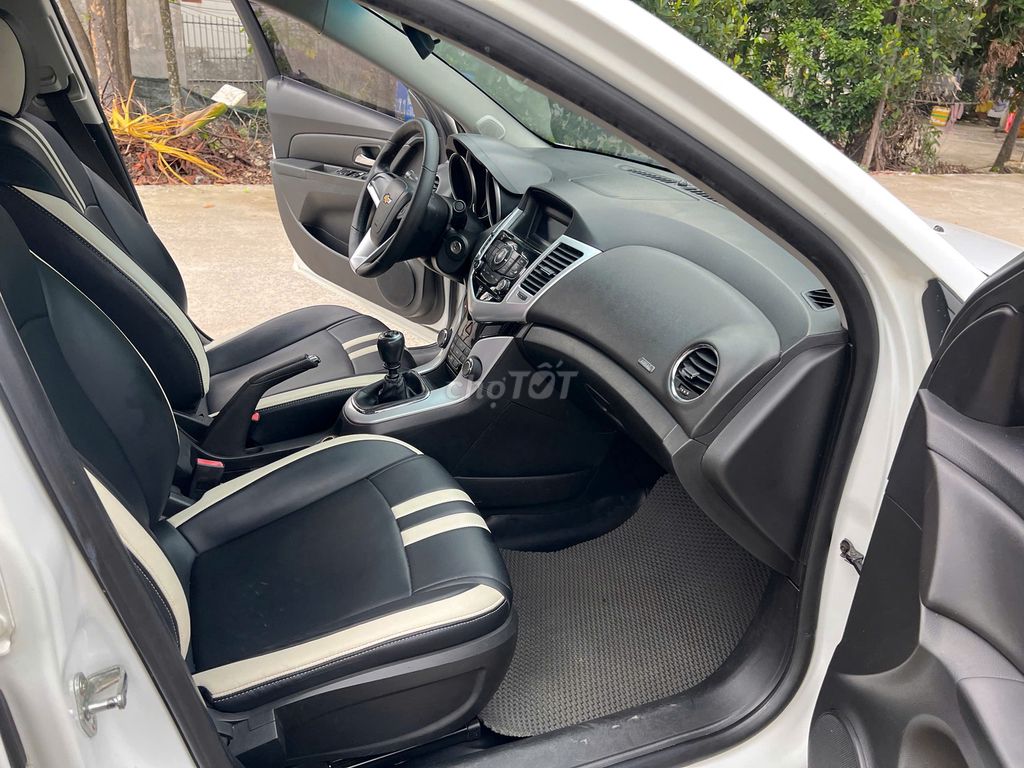Chevrolet Cruze 1.6 механическая коробка 2018 белый