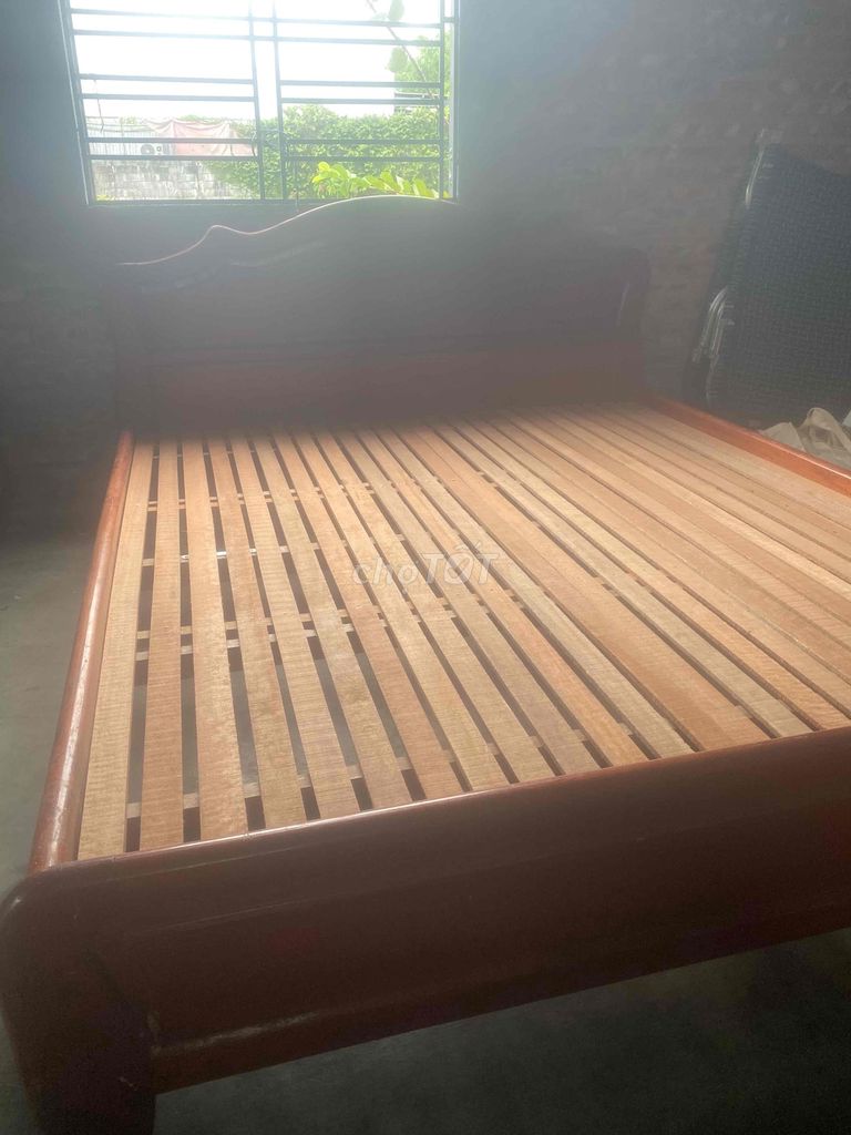 Giường gỗ xoan tự nhiên 1.6mx2m chắc chắn ấm áp. Mua bán Giường, chăn ga gối nệm tại Quận Ngũ Hành Sơn Đà Nẵng được đăng bởi Lê Đức Minh Tuấn  hình 1