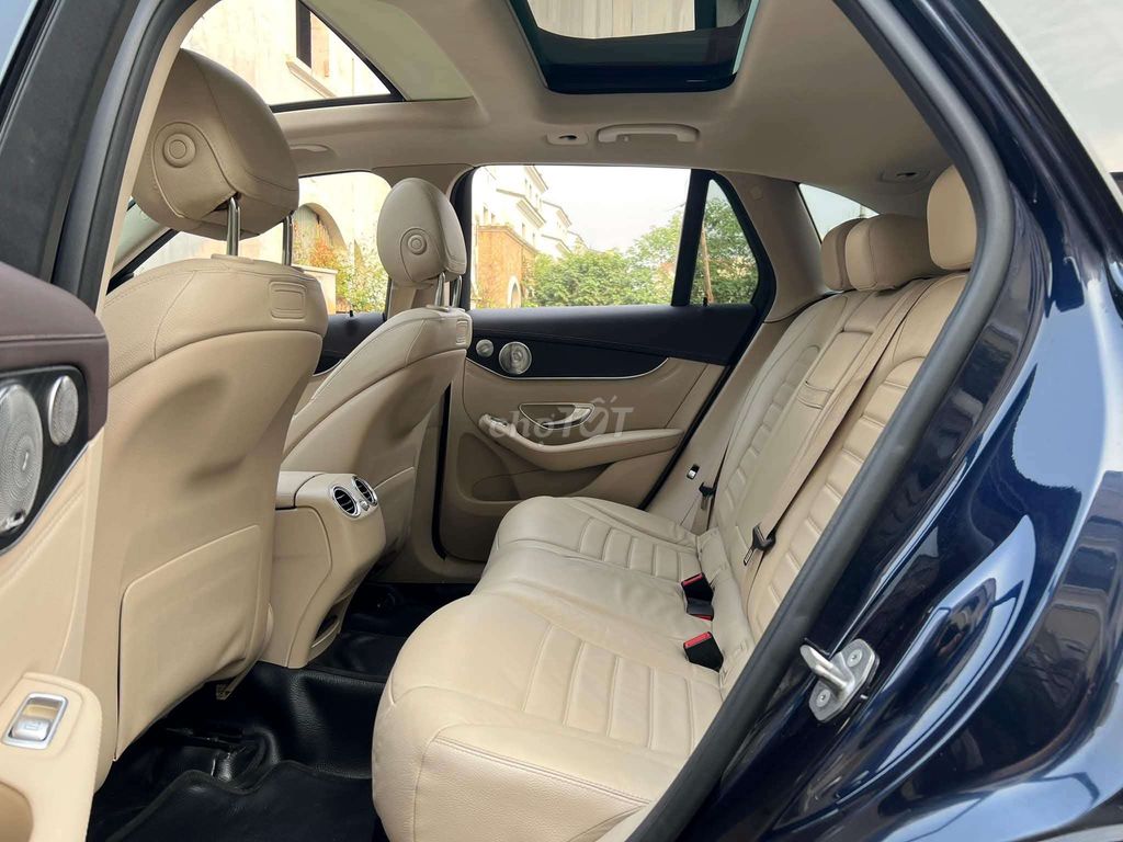 Tầm 800tr có GLC300 4 MATIC chất xe 1 chủ. Mua bán Ô tô tại Quận 7 Tp Hồ Chí Minh được đăng bởi Nguyễn Hoàng Vũ hình 11