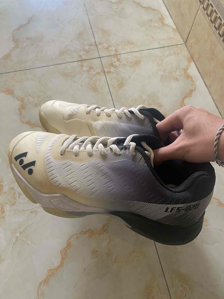 Giày cầu lông Lefus L020 Trắng Đen size 40. Mua bán Giày dép tại Thành phố Thái Nguyên Thái Nguyên được đăng bởi Kiên Bùi hình 1