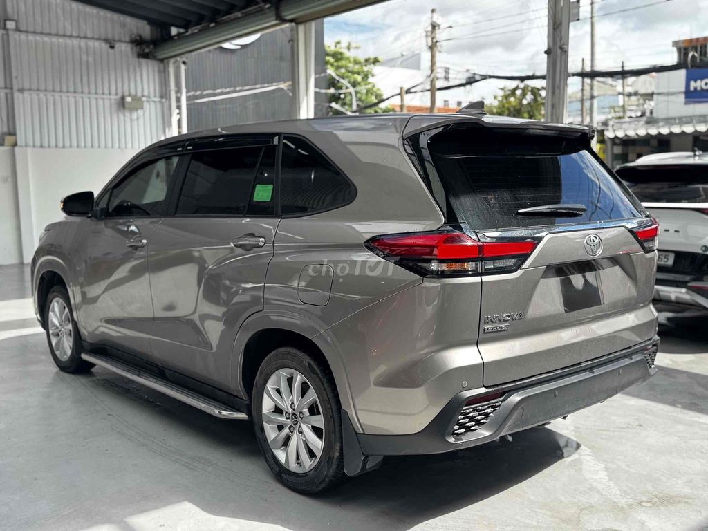 Toyota Innova Cross V 2025 гибрид 7 мест