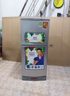 Tủ lạnh Aqua F12P3N đời mới, không đóng tuyết.