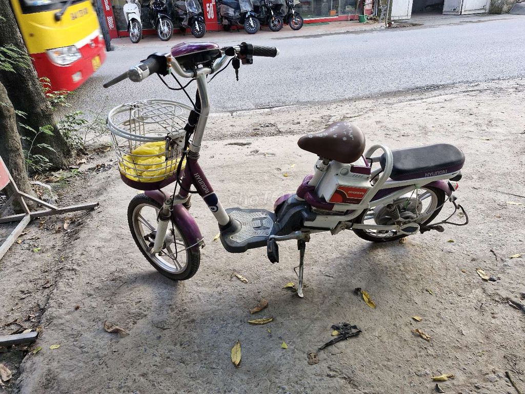 Xe đạp điện Hyundai Tím trắng. Mua bán Xe điện tại Quận Bắc Từ Liêm Hà Nội được đăng bởi Anh Tuấn hình 3
