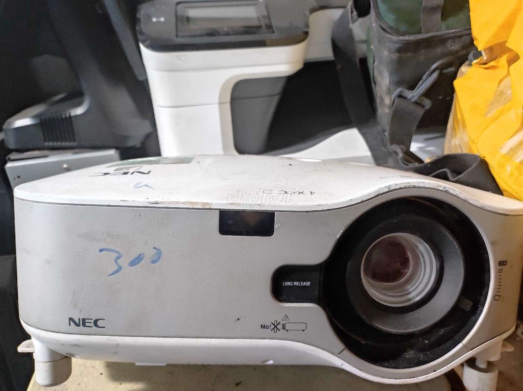 Máy chiếu NEC Trắng. Mua bán Đồ dùng văn phòng tại Quận Gò Vấp Tp Hồ Chí Minh được đăng bởi Bảo Như hình 1